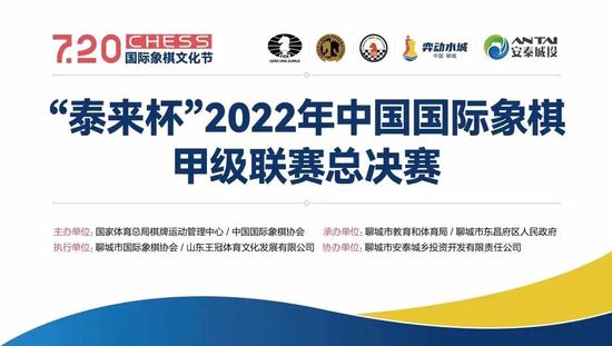 关于曼城的中场球员我一直都在观察我这个位置上其他球员所擅长的事情，看看我是否能够把这些都融入到比赛当中，这样我才能够成为一名更加全面的中场球员。